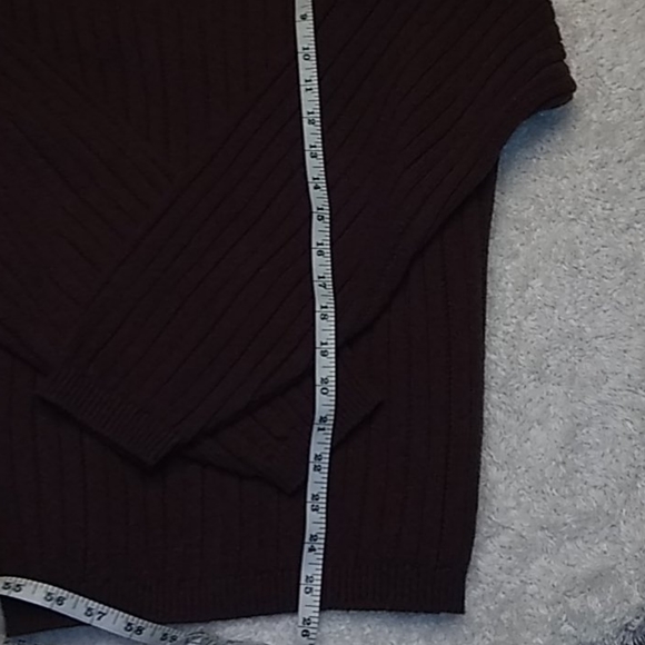 David Taylor mans pull over sweater. - Picture 4 of 6